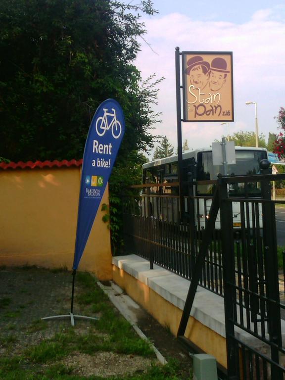 Stan és Panzió Acomodação com café da manhã Balatonalmádi Exterior foto