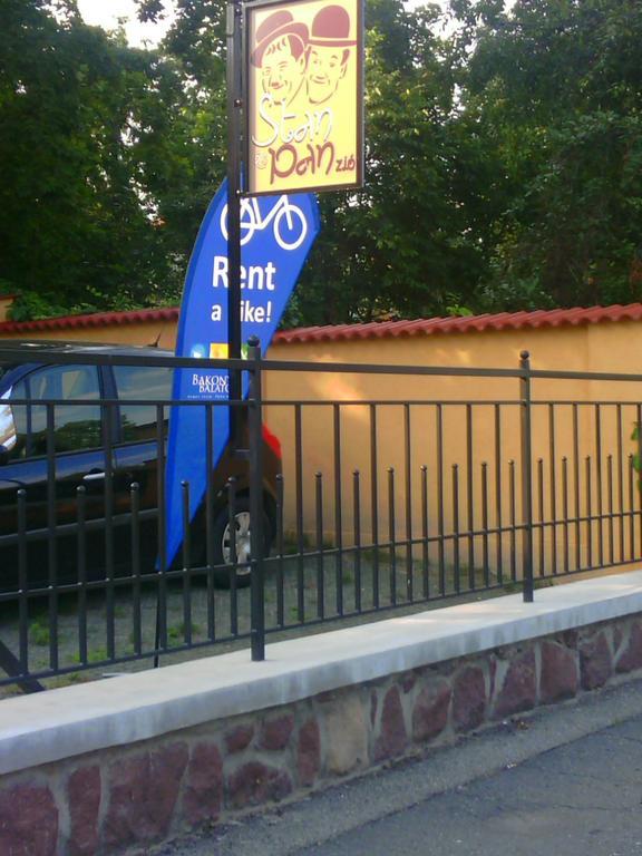 Stan és Panzió Acomodação com café da manhã Balatonalmádi Exterior foto