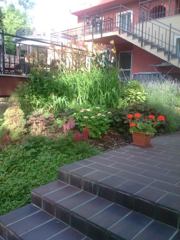 Stan és Panzió Acomodação com café da manhã Balatonalmádi Exterior foto