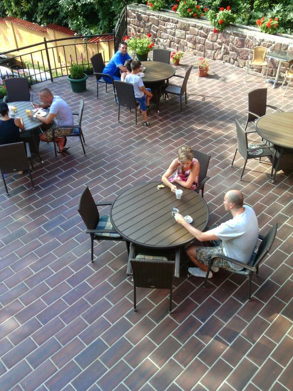 Stan és Panzió Acomodação com café da manhã Balatonalmádi Exterior foto