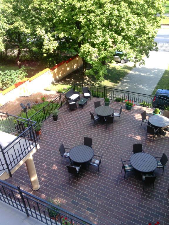 Stan és Panzió Acomodação com café da manhã Balatonalmádi Exterior foto