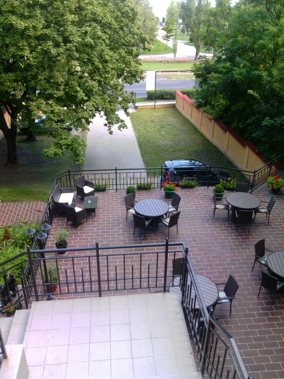 Stan és Panzió Acomodação com café da manhã Balatonalmádi Exterior foto