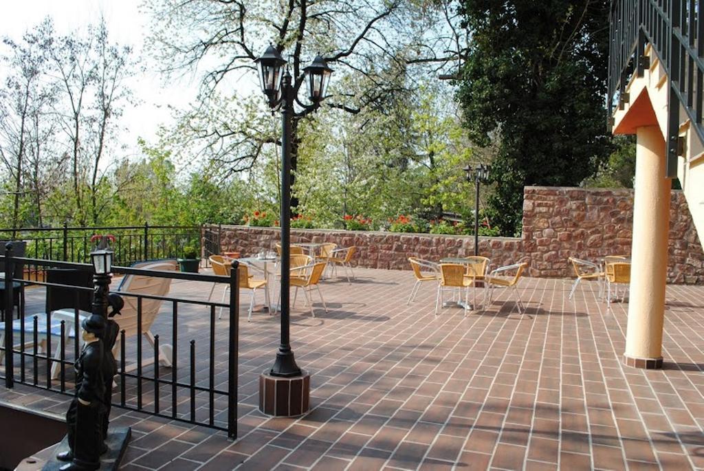 Stan és Panzió Acomodação com café da manhã Balatonalmádi Exterior foto