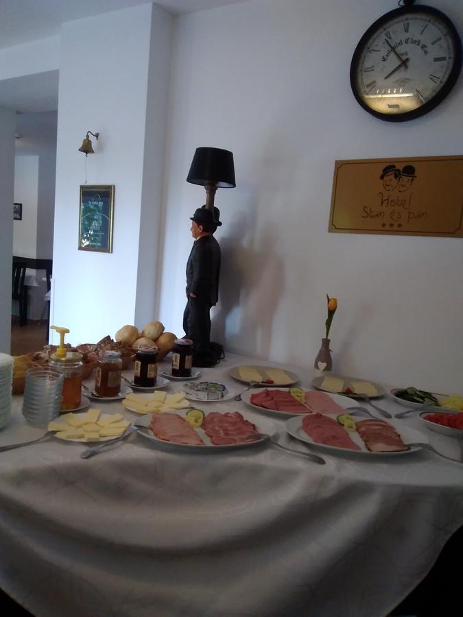Stan és Panzió Acomodação com café da manhã Balatonalmádi Exterior foto